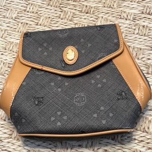 Vintage bag for those who like to renovate: Mark Cross crossbody from the 70s